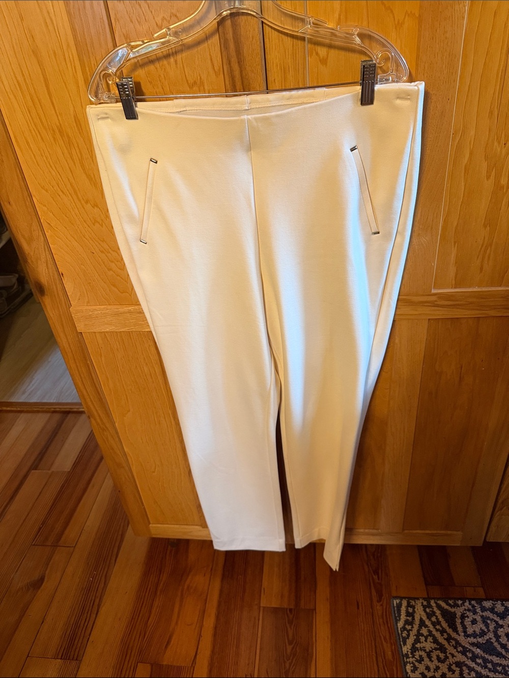 Chico's Women's Cropped Pants in Cream